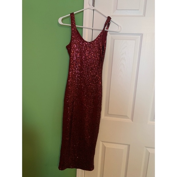 Red shimmer Dress - Picture 2 of 2